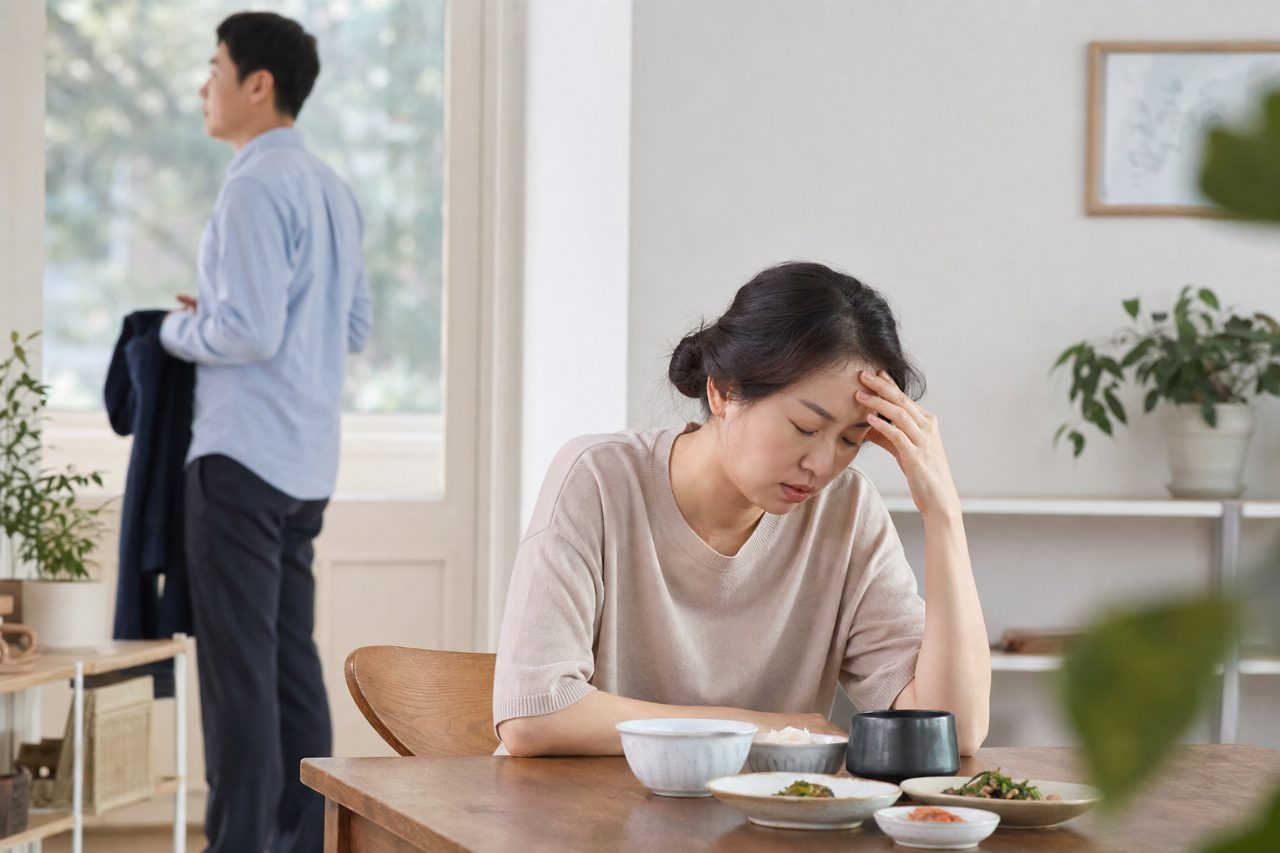 불규칙한 식사와 아침 결식은 피로 누적의 원인이 된다.